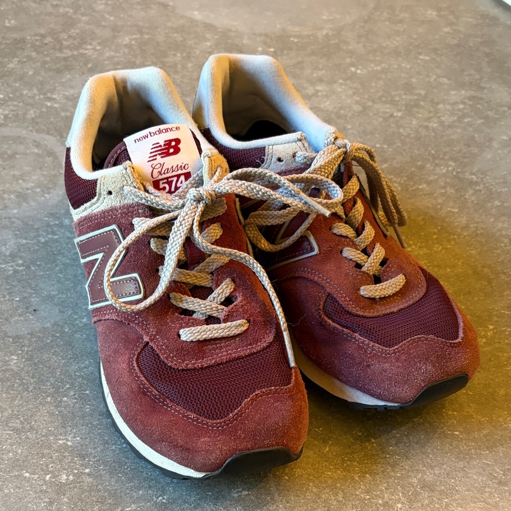 Women’s New Balance 574 Classic Sneaker in Burgandy with Gray laces